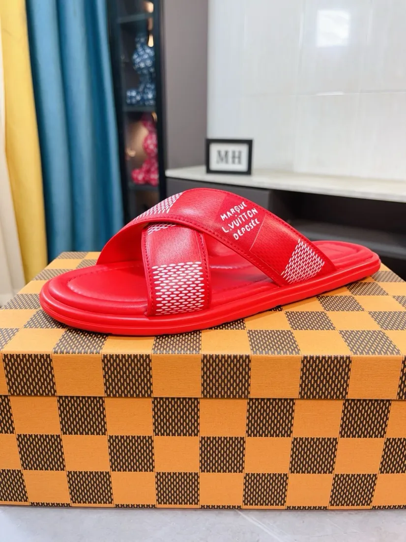 Men's shoes 💰340🌹🌹 (lv-Louis Vuitton) New men's slippers, high-end boutique, exquisite embossed logo decoration on the upper, fine workmanship, super soft soles, casual, loose and comfortable, a must-have in summer! \nsize：38-44